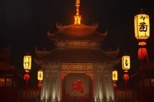 《尘封刻度》旧量具与刻线标尺的桌面摆拍截图